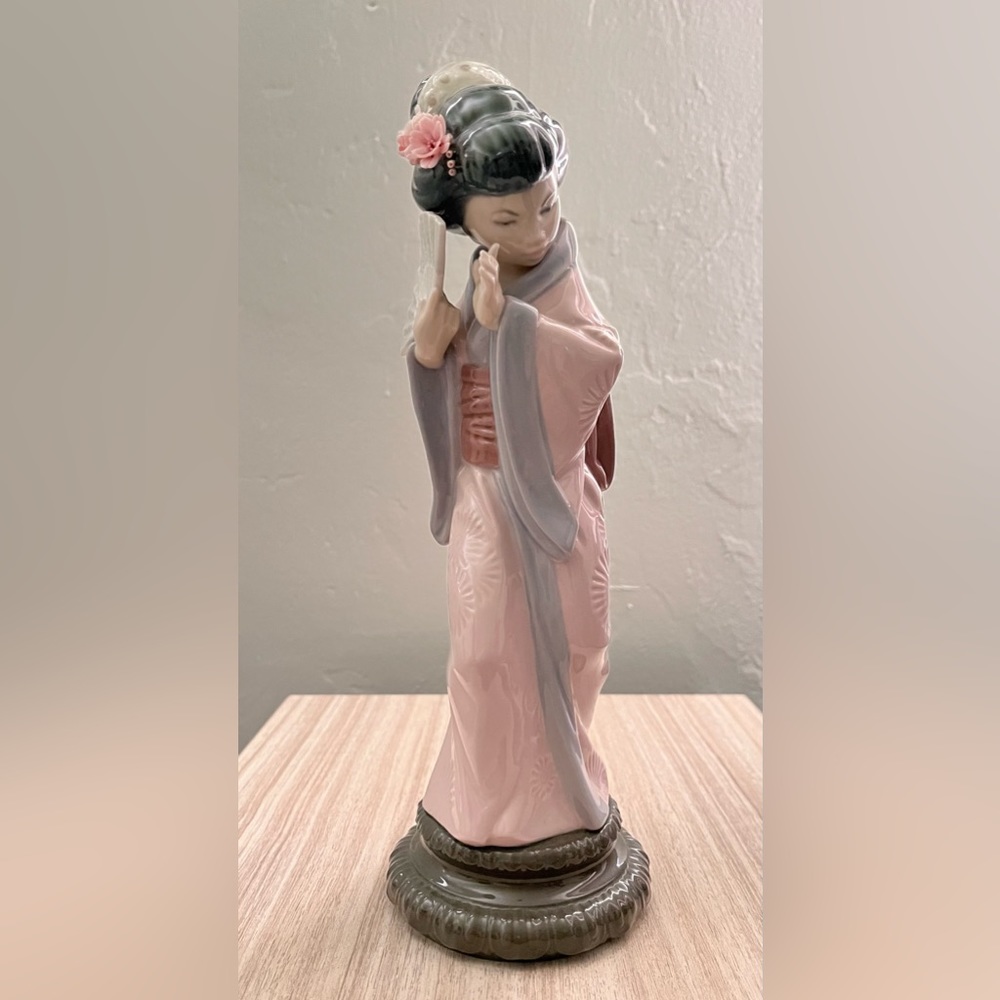 Vintage Lladro Shy Japanese Geisha Girl Figure Glaze #4990 Made in Spain